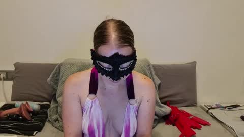 Lucy online show from July 31, 12:59 pm