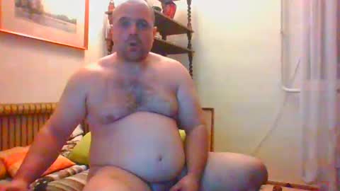 Snapshot of bondsuckslut chatting on December 8, 2:49 am borntosuck online show from December 8, 2:49 am