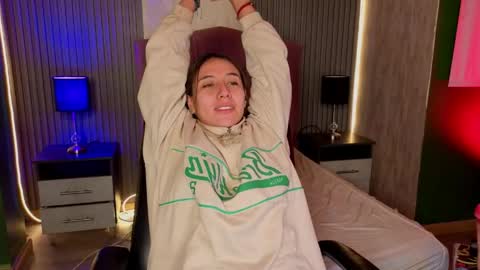 Snapshot of bonnali_lune chatting on June 9, 10:16 am bonnali_lune online show from June 9, 10:16 am