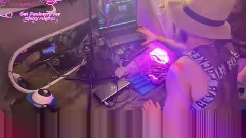 Bonnie and Clyde online show from February 19, 2:24 pm