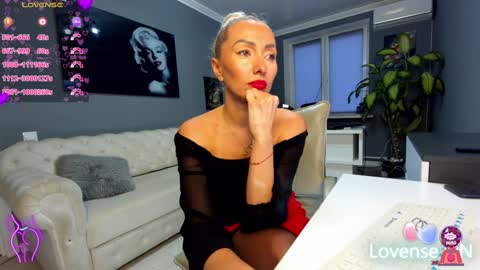 Snapshot of bonnie_annd_clyde chatting on December 23, 1:56 pm bonnie_annd_clyde online show from December 23, 1:56 pm