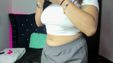 Snapshot of bonnie_tucci_ chatting on September 18, 1:02 pm Bonnie online show from September 18, 1:02 pm