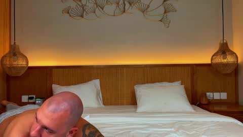 bonnieandclyde540767 online show from April 8, 4:56 am