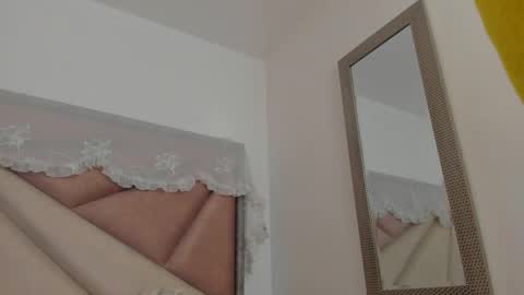 Snapshot of bonniecute_ chatting on June 4, 12:05 am online show from June 4, 12:05 am