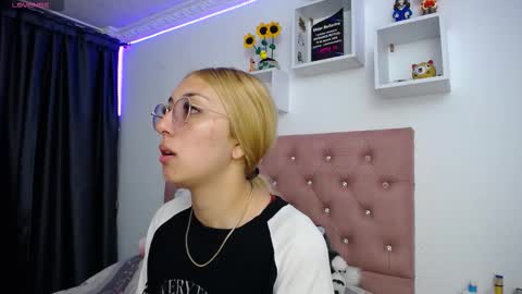 Snapshot of bonny_clyde_xx_ chatting on September 27, 7:46 am Soffy Brooks Independent model online show from September 27, 7:46 am