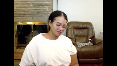 Queen Bon Vivantt online show from November 13, 2:49 pm