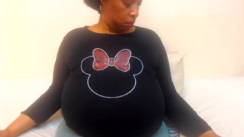 Snapshot of boobyqueen24 chatting on June 18, 2:23 am boobyqueen online show from June 18, 2:23 am