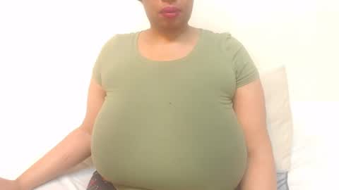 Snapshot of boobyqueen24 chatting on June 22, 6:05 pm boobyqueen online show from June 22, 6:05 pm