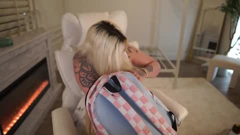 Miley online show from February 9, 4:25 am