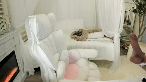 Miley online show from February 26, 2:26 am