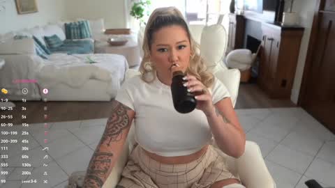 Miley online show from October 10, 11:37 pm