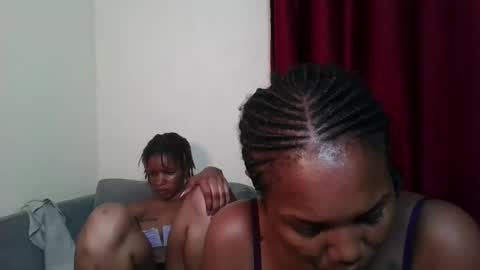 Snapshot of bootie_caramel chatting on April 20, 6:16 am bootie_caramel online show from April 20, 6:16 am