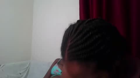 Snapshot of bootie_caramel chatting on April 20, 6:42 pm bootie_caramel online show from April 20, 6:42 pm