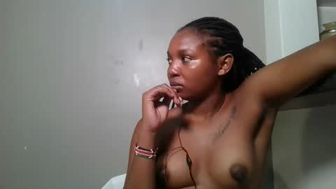Snapshot of bootie_caramel chatting on May 24, 4:06 am bootie_caramel online show from May 24, 4:06 am