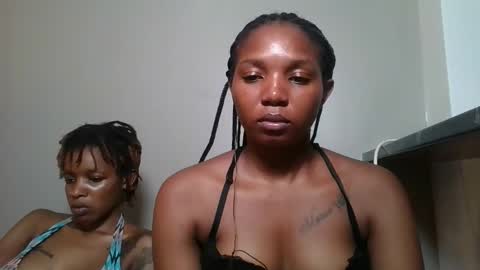 Snapshot of bootie_caramel chatting on May 25, 6:25 pm bootie_caramel online show from May 25, 6:25 pm