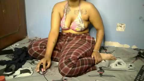 botty_queen online show from April 20, 6:16 am