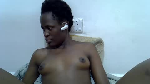 bouncy_vee online show from April 9, 11:15 am