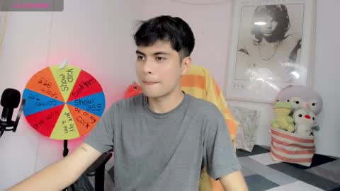 Snapshot of boy_andy__ chatting on January 2, 6:56 pm Aaron online show from January 2, 6:56 pm