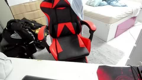 boy_boy22 online show from December 14, 11:53 pm