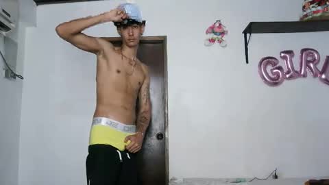 boy_horny_dirty online show from September 19, 7:25 pm