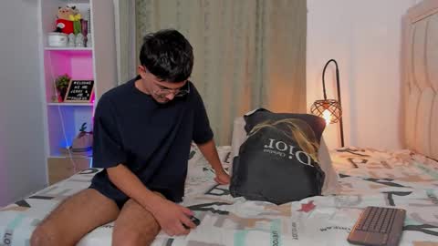 Snapshot of boy_jerry chatting on February 2, 8:13 am boy_jerry online show from February 2, 8:13 am