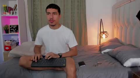 Snapshot of boy_jerry chatting on July 13, 11:46 am boy_jerry online show from July 13, 11:46 am