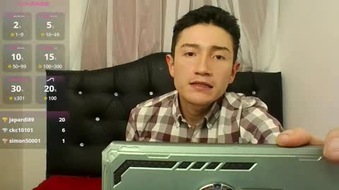 boy_naughty18 online show from January 19, 3:54 am