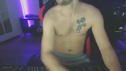 boy_t0y89 online show from February 5, 7:29 am