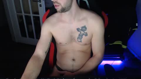 boy_t0y89 online show from March 10, 6:12 pm