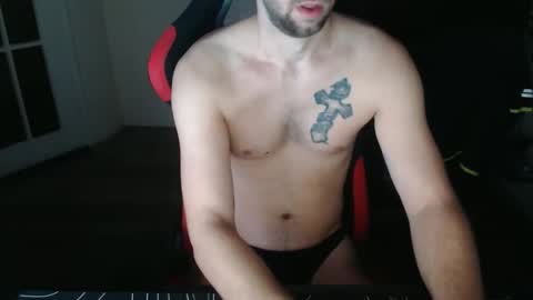 boy_t0y89 online show from December 17, 5:46 am