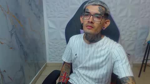 boy_tatto77 online show from February 8, 3:48 pm