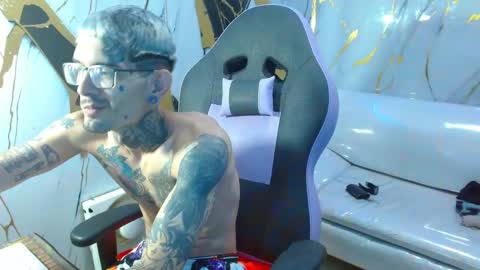 boy_tatto77 online show from February 11, 6:46 pm