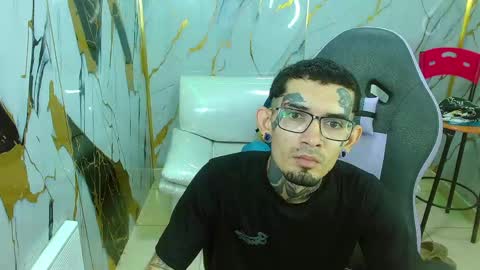 Snapshot of boy_tatto77 chatting on May 19, 1:22 am boy_tatto77 online show from May 19, 1:22 am