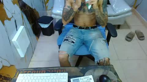 Snapshot of boy_tatto77 chatting on May 31, 12:12 pm boy_tatto77 online show from May 31, 12:12 pm