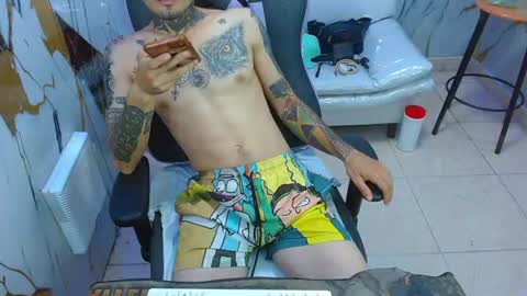 boy_tatto77 online show from June 27, 2:05 am