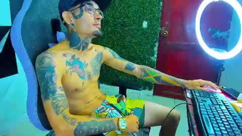 boy_tatto77 online show from July 29, 1:37 am