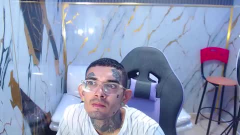 boy_tatto777 online show from September 22, 1:46 pm