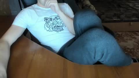 Snapshot of boyapollon chatting on December 6, 9:32 am BoyApollon online show from December 6, 9:32 am