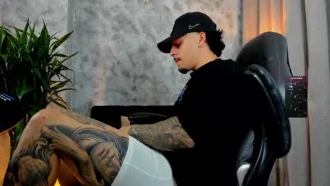 boyc02_ online show from November 28, 12:46 am