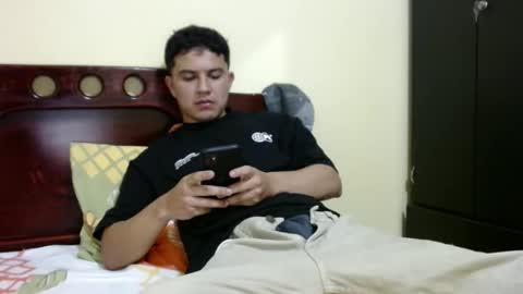 Snapshot of boyfit2023 chatting on February 1, 3:27 am boyfit2023 online show from February 1, 3:27 am