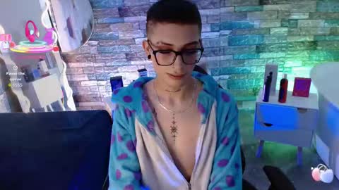 boyfox_tay online show from September 24, 4:16 am