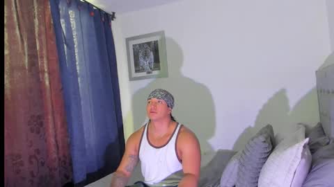 Snapshot of boys_blackandwhite chatting on November 30, 9:41 pm boys_blackandwhite online show from November 30, 9:41 pm