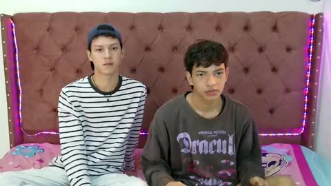 Snapshot of boys_hotparty chatting on December 16, 1:43 pm ALEX - TAYLER -MIKE online show from December 16, 1:43 pm