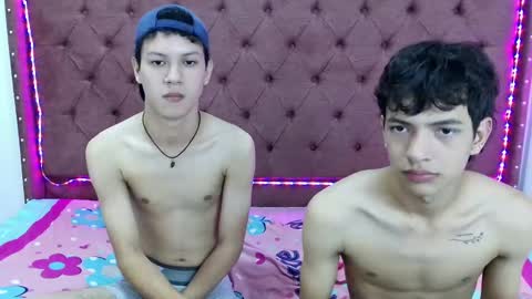 Snapshot of boys_hotparty chatting on December 16, 4:49 pm ALEX - TAYLER -MIKE online show from December 16, 4:49 pm