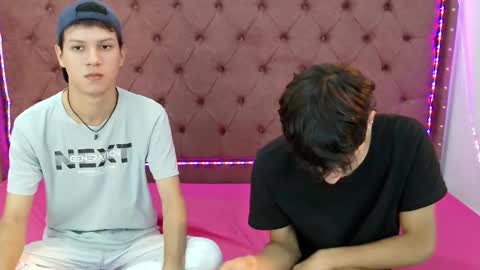 Snapshot of boys_hotparty chatting on December 17, 1:49 pm ALEX - TAYLER -MIKE online show from December 17, 1:49 pm