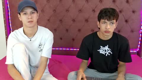 Snapshot of boys_hotparty chatting on December 18, 1:56 pm ALEX - TAYLER -MIKE online show from December 18, 1:56 pm