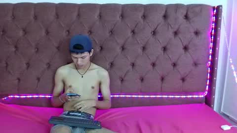 Snapshot of boys_hotparty chatting on December 18, 5:10 pm ALEX - TAYLER -MIKE online show from December 18, 5:10 pm