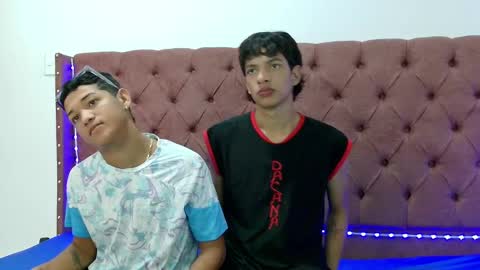 Snapshot of boys_hotparty chatting on January 30, 1:53 pm ALEX - TAYLER -MIKE online show from January 30, 1:53 pm