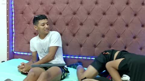 Snapshot of boys_hotparty chatting on February 6, 1:54 pm ALEX - TAYLER -MIKE online show from February 6, 1:54 pm