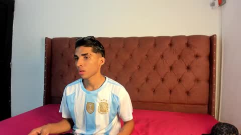 Snapshot of boys_hotparty chatting on September 27, 1:05 pm ALEX - TAYLER -MIKE online show from September 27, 1:05 pm